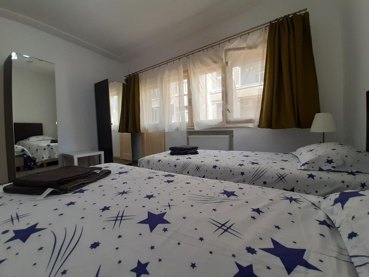 בוקרשט Four Rooms Apartment Central מראה חיצוני תמונה