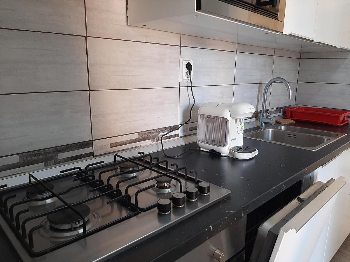 בוקרשט Four Rooms Apartment Central מראה חיצוני תמונה