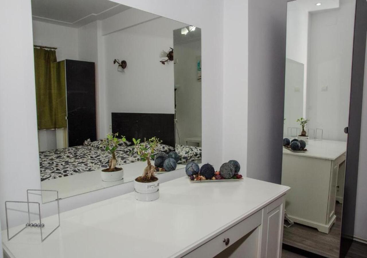 בוקרשט Four Rooms Apartment Central מראה חיצוני תמונה