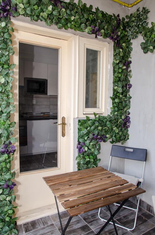 בוקרשט Four Rooms Apartment Central מראה חיצוני תמונה